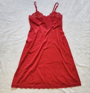 JC PENNY VINTAGE RED FULL SLIP